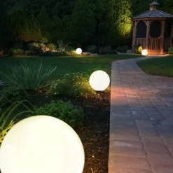 Kugelleuchte, weiß, Ø 40 cm, IP44, inkl. 5m Zuleitung und Erdspieß