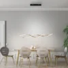 LED Pendelleuchte schwarz gold dimmbar höhenverstellbar geschwungen