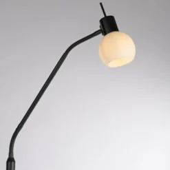 LED Stehleuchte schwarz Schalter flexibel verstellbar Wohnzimmer
