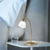 LED-Tischleuchte, messing-matt, Flexarm, blendfrei, Opalglas, Touchdimmer