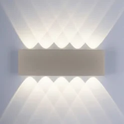 LED Wandleuchte CARLO, sandfarben, IP54, Lichtkegel nach oben und unten