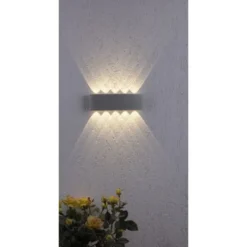 LED-Wandleuchte, silberfarben, ovale Form, warmweiße Lichtfarbe, modern