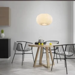 Pendelleuchte mit weißem Schirm zeitlos skandinavischer Stil