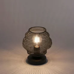 Tischlampe in angesagter schwarzer Netzoptik im Industrial Design